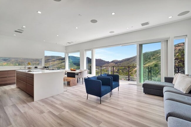 Building Photo - 990 Alta Vista Rd