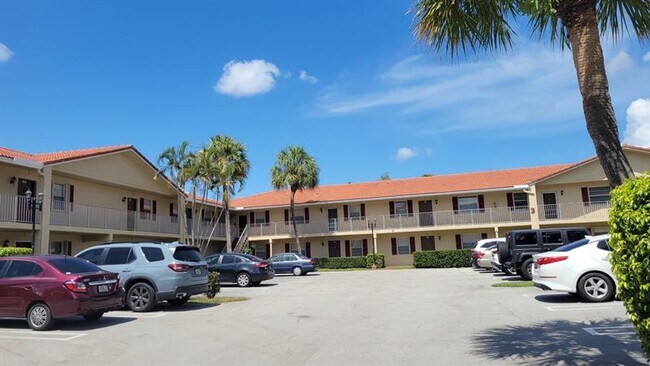 Primary Photo - 3674 N University Dr