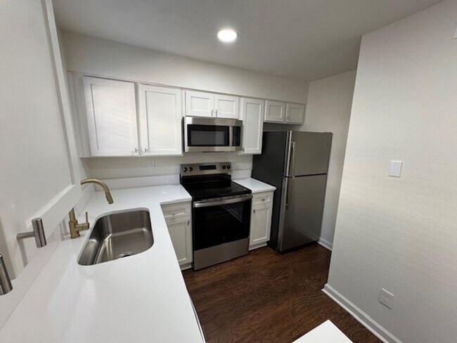 Building Photo - 2BR/1.5BA For Rent