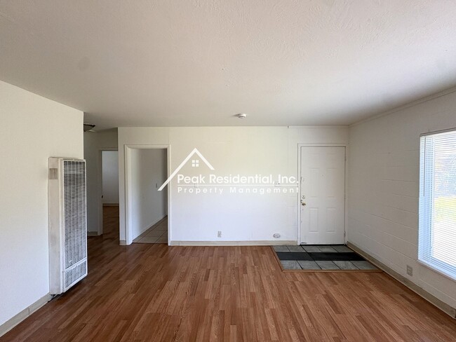 Building Photo - Charming 2bd/1ba Duplex near 47th Ave & Hwy 99