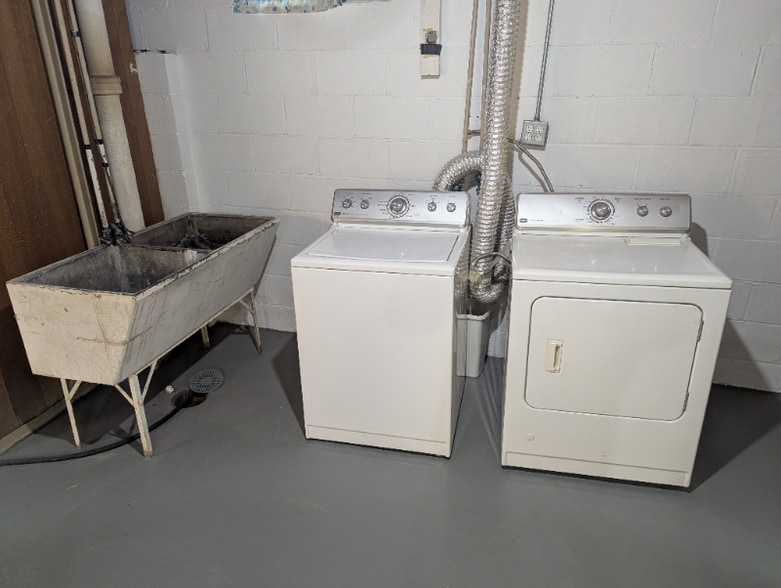 Building Photo - 1810 Midway Dr