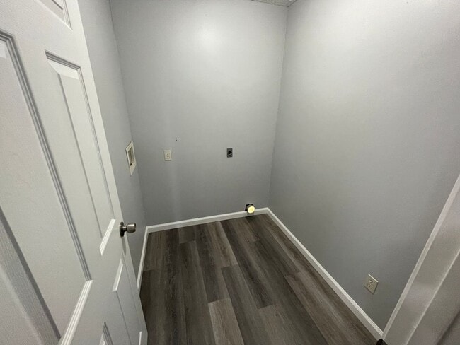 Building Photo - Remodeled 3 Bedroom Townhome