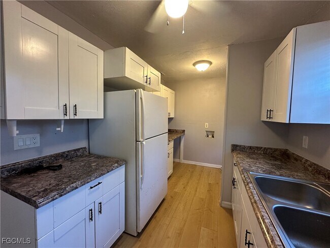 Building Photo - 4717 Douglas Ln