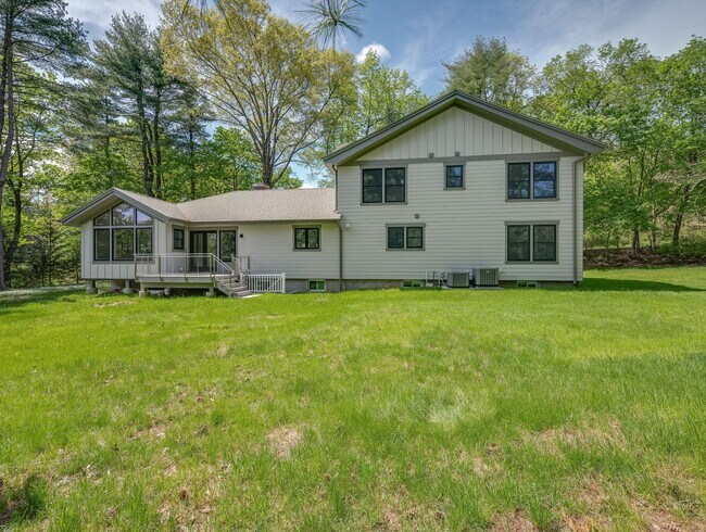 Building Photo - Modern Farmhouse 3 Bedroom 3.5 Bathroom