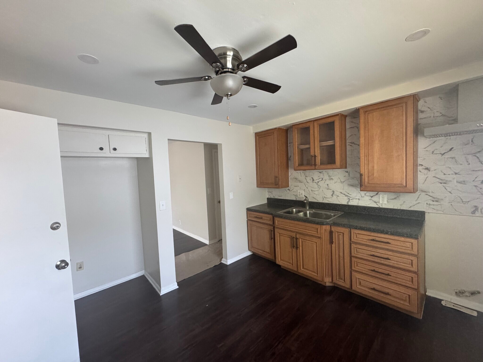 Kitchen - 7211 W Brentwood Ave