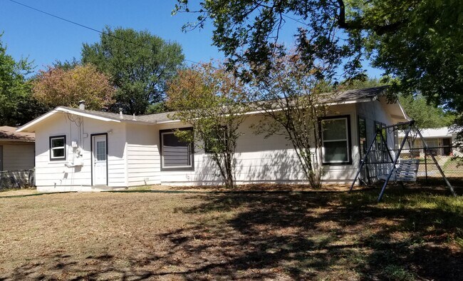 Building Photo - 420 Storeywood Dr