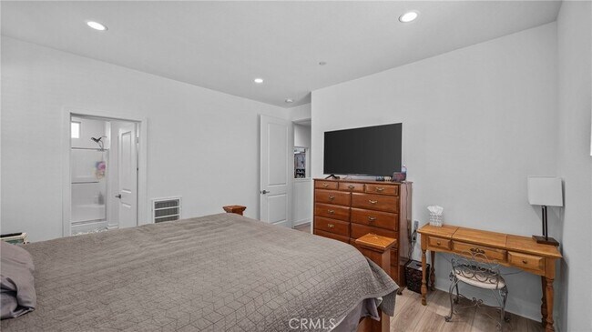 Building Photo - 16282 Meadowhouse Ave