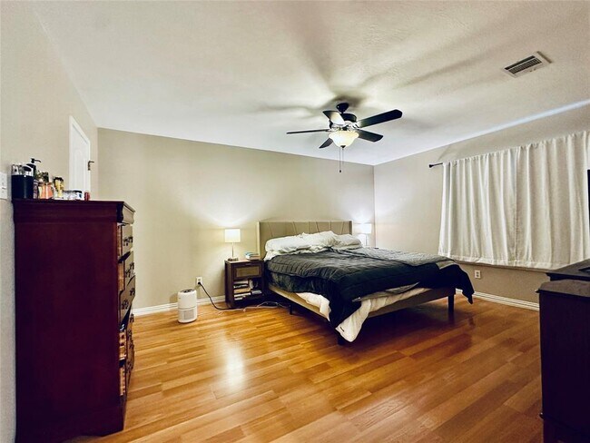 Building Photo - 1208 Tremont Dr