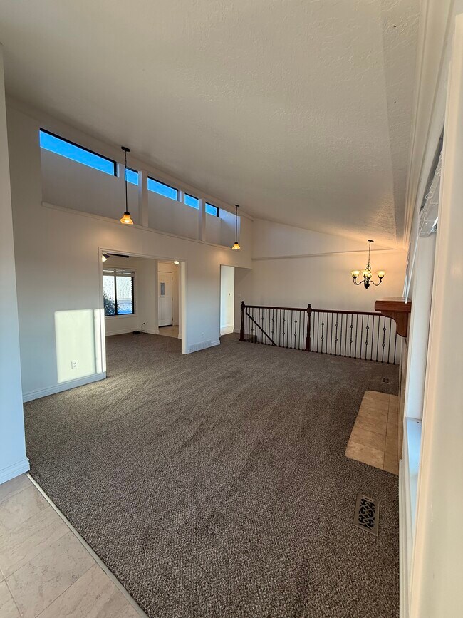 Building Photo - 643 Woodridge Dr