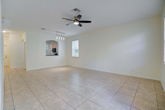 Building Photo - 158 W Thatch Palm Cir