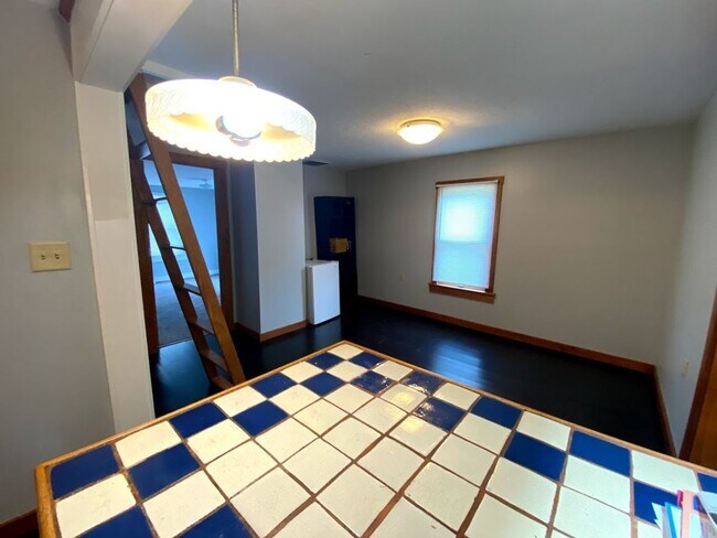 Building Photo - Great 3 bed 2 bath home!! AVAILABLE AUGUST 2027!