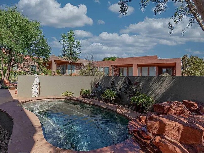 Building Photo - 2255 Tuweap Dr