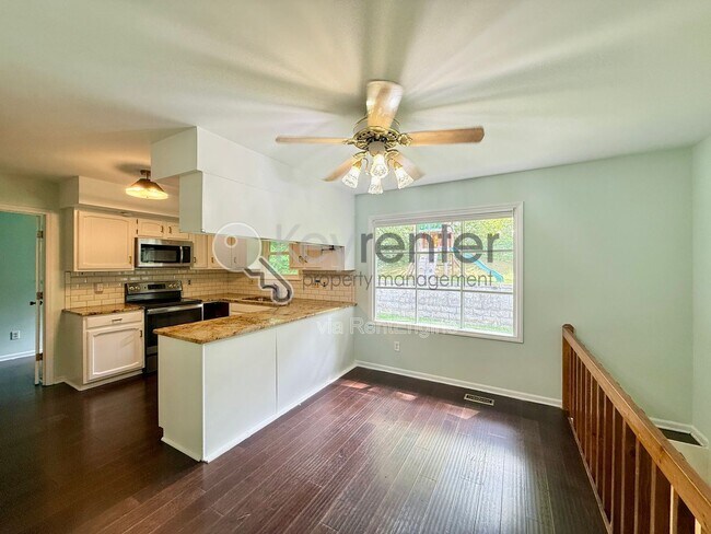 Building Photo - 4910 Bal Harbor Dr