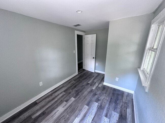 Building Photo - Charming 3-Bedroom Home in Jacksonville