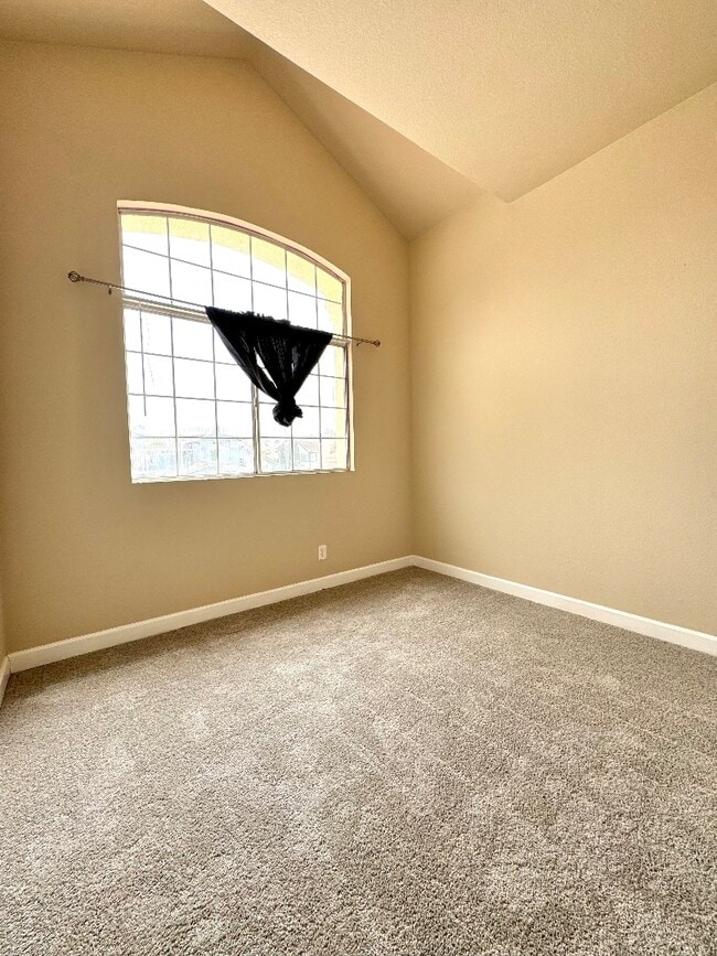 Building Photo - 5024 Rodeo Cir