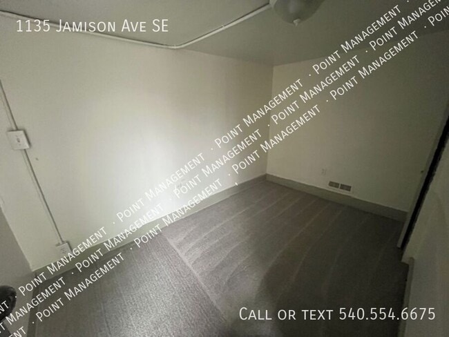 Building Photo - 1135 Jamison Ave SE
