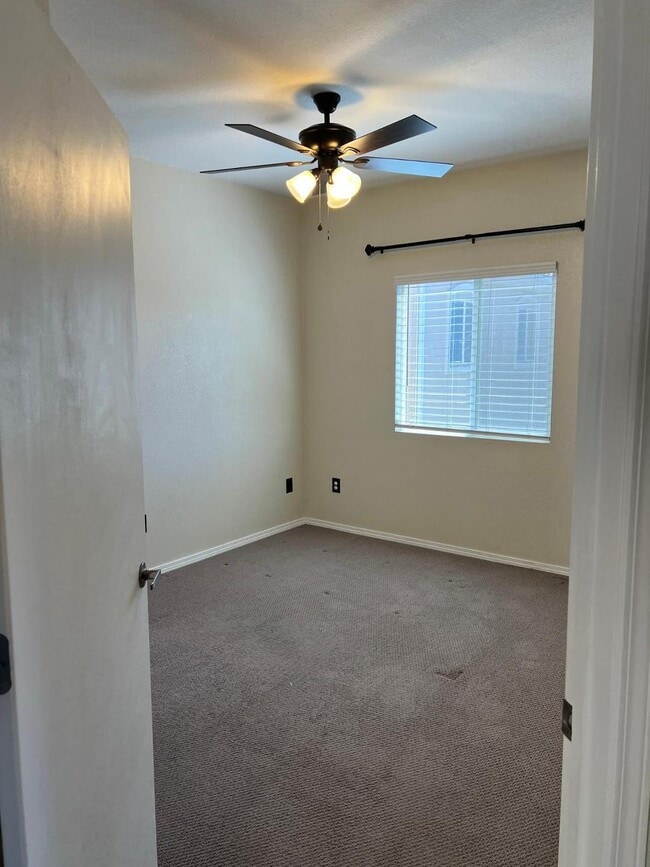 Building Photo - 6800 Vista Del Norte Dr NE