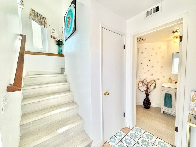 Building Photo - Oxnard / Silver Strand Beach / 2 bedroom 1...