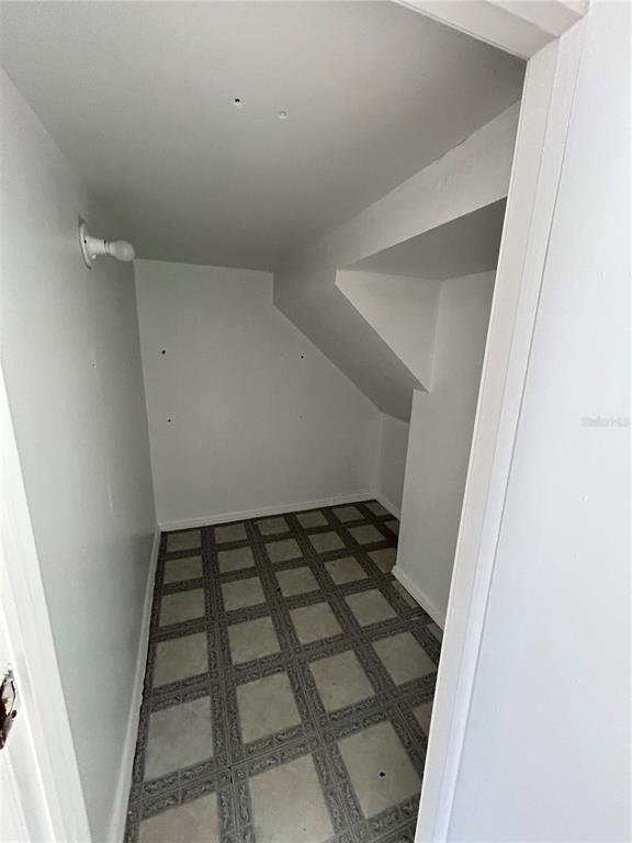 Building Photo - 2608 Spring Hill Dr