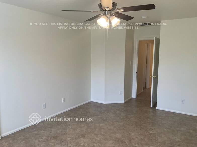 Building Photo - 13127 W Port Royale Ln