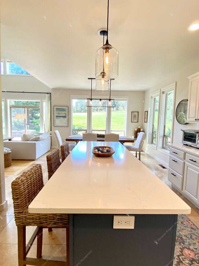 Building Photo - Stunning High-End Home on the 17th Hole at...