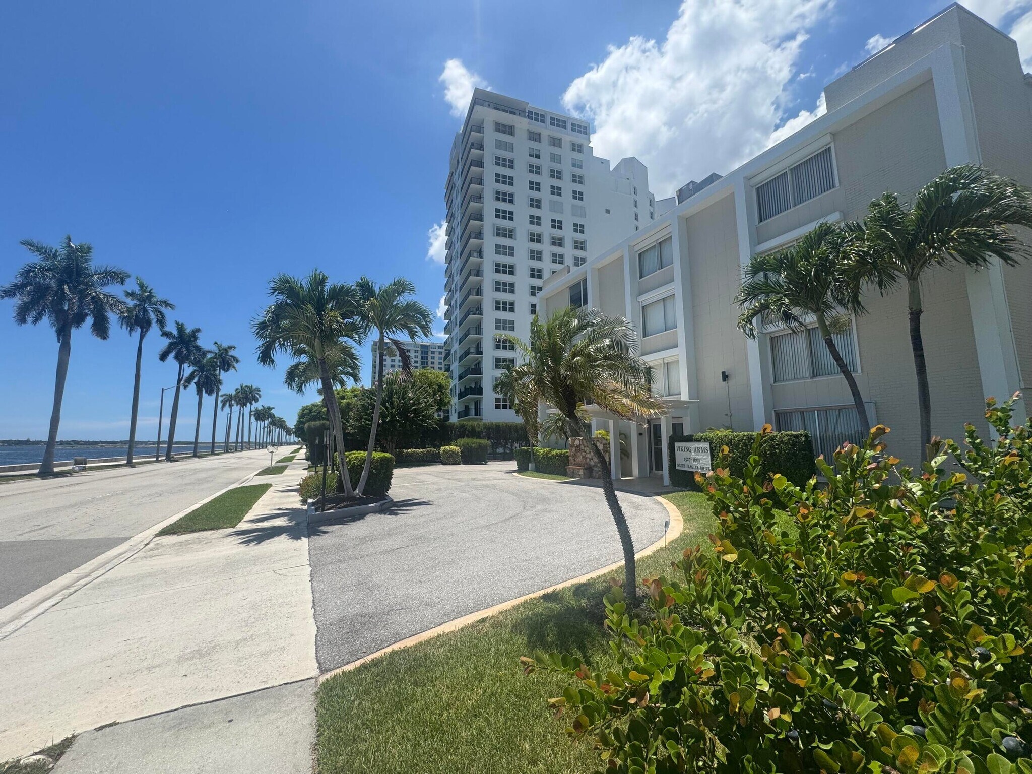 Building Photo - 1527 S Flagler Dr