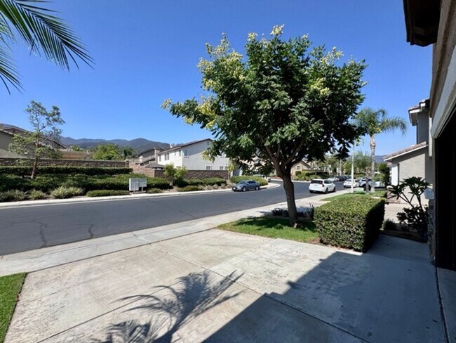 Building Photo - Beautiful Corona Pool Home with 4 bedroom ...
