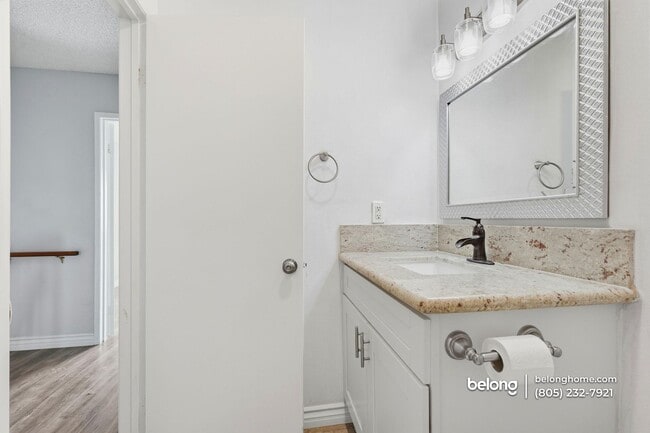 Building Photo - 267 S Ventura Rd