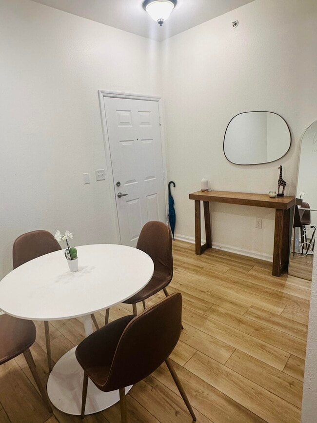 Building Photo - 533 NE 3rd Ave