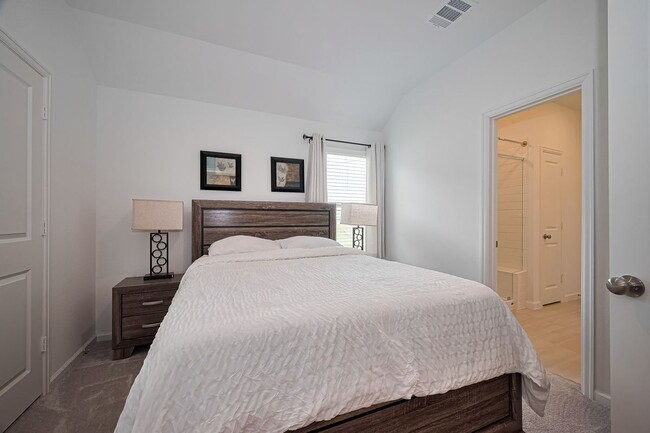 Building Photo - 5435 Holly Hvn Ct