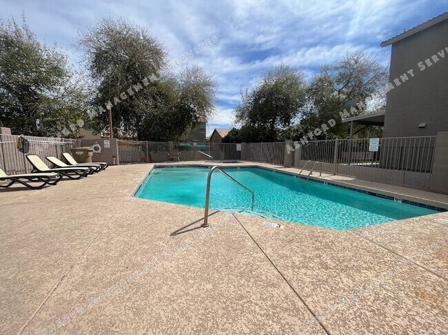 Building Photo - BEAUTIFUL 3 BEDROOM 2 BATHROOM HOUSE FOR R...