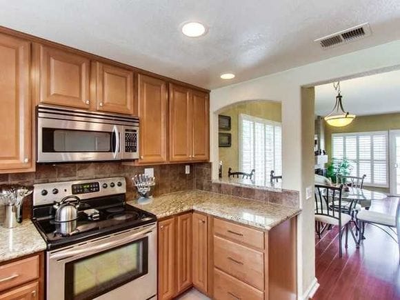 Building Photo - 16232 Avenida Venusto