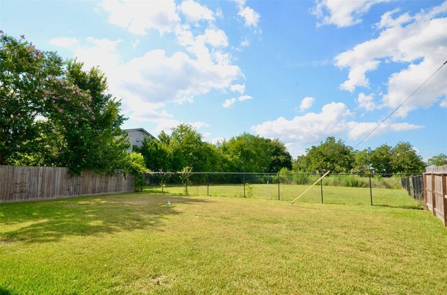 Building Photo - 4735 Redbud St