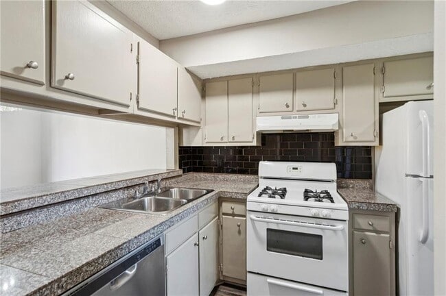 Building Photo - 752 Barnes Mill Trace NE