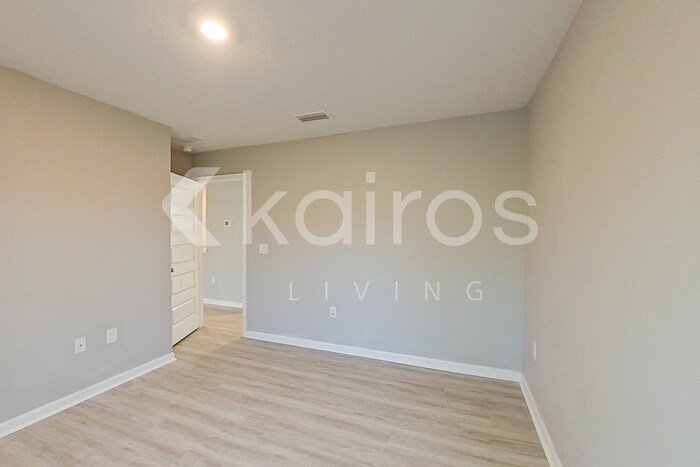 Building Photo - 273 Monarch Ln