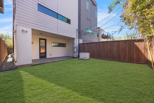 Building Photo - 306 W Pierce St