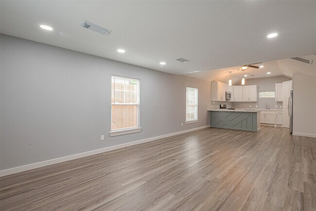 Building Photo - 2725 Avenue F