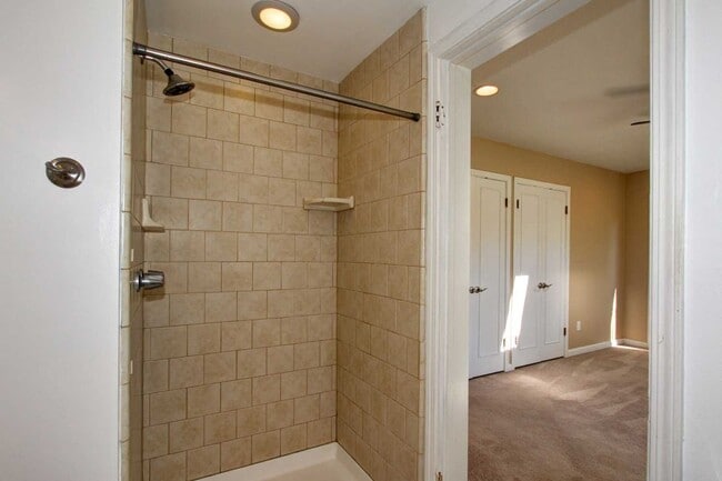 Building Photo - Adorable College Green 3 BDRM 2 BATH available early-mid January!