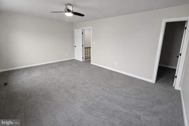 Building Photo - 5605 Larson Ct