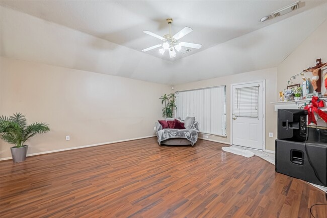 Building Photo - 10323 Emerald Pine Dr