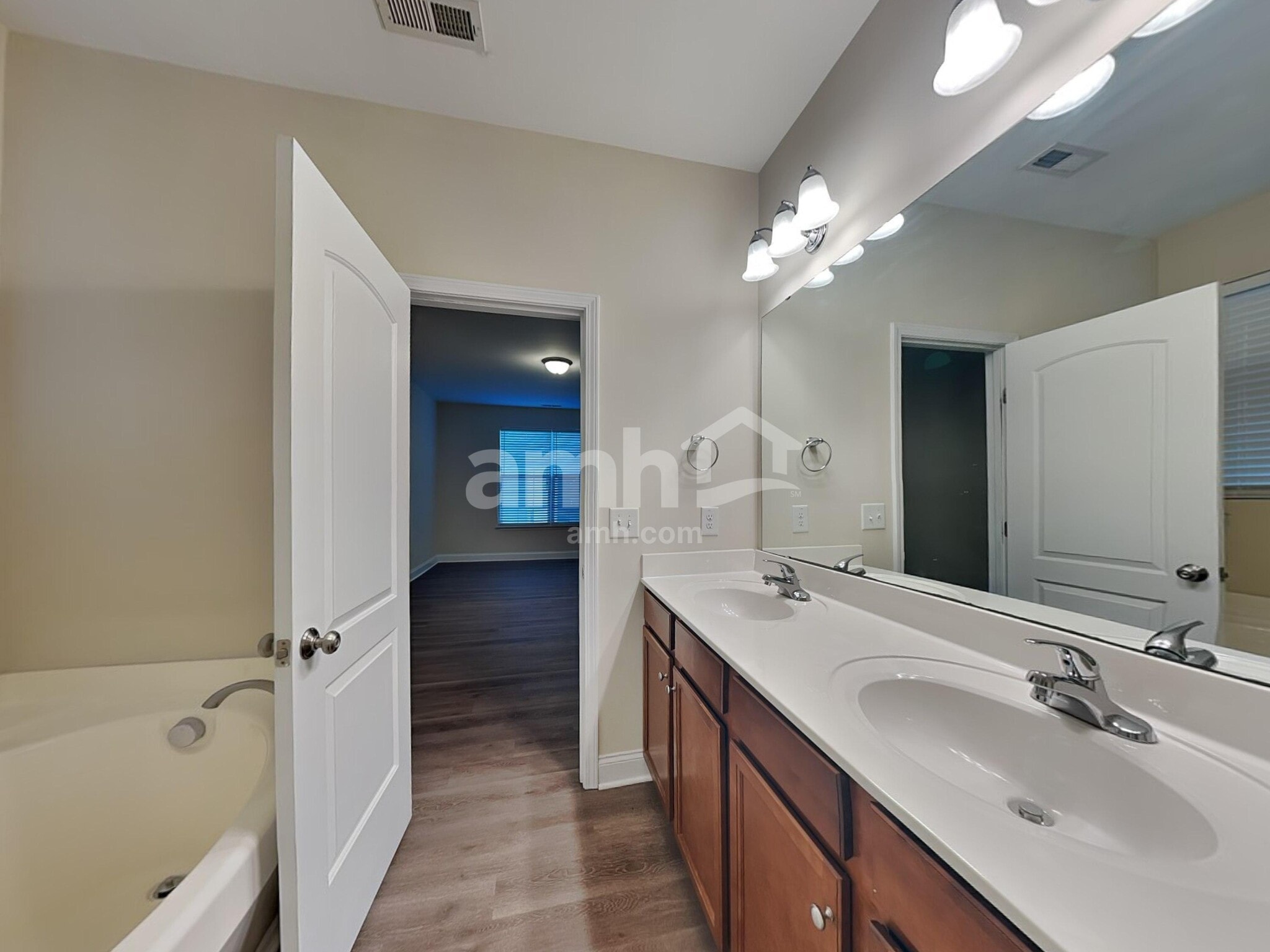 Building Photo - 2217 Magnolia Ct