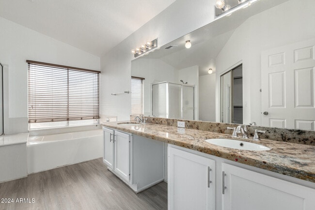 Building Photo - 3025 E Woodland Dr