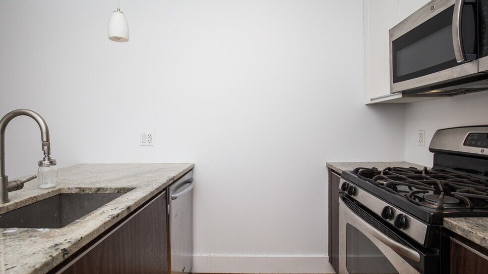 Building Photo - 836 Bergen St