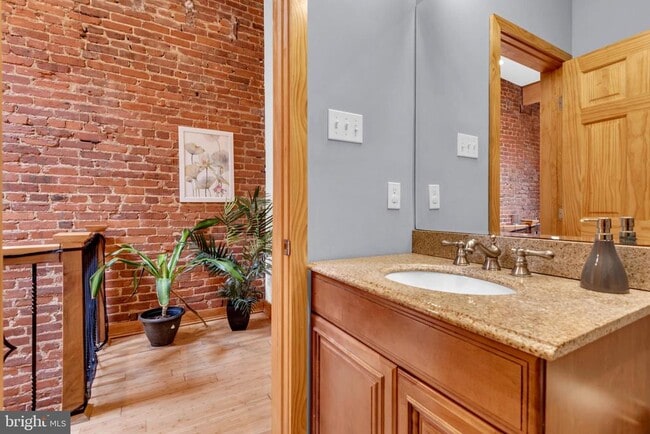 Building Photo - 1810 6th St NW