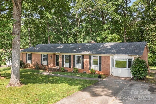 Primary Photo - 844 Fieldstone Rd
