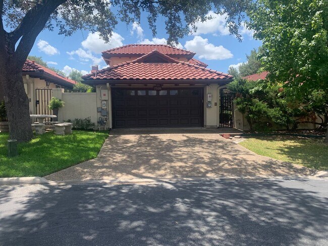 Building Photo - *COMING SOON!* 2 Bedroom Garden Style Villa Home In A Prime Location – Near Shopping & Dining!