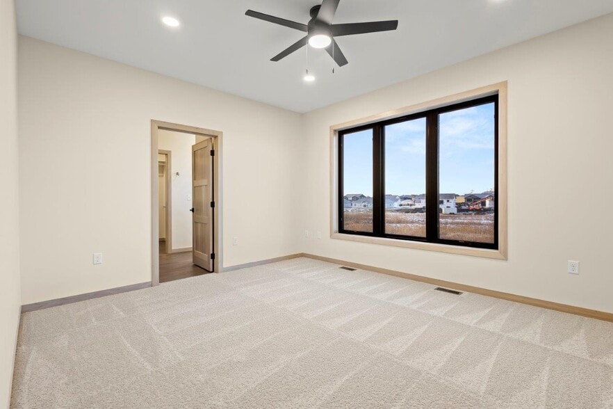 Building Photo - 2324 Sweetgrass Dr