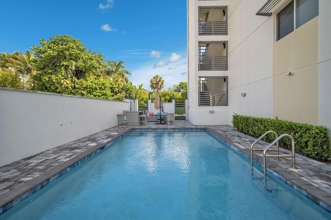 Building Photo - 601 N Ocean Blvd