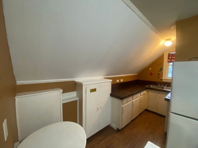 Building Photo - colonial5705