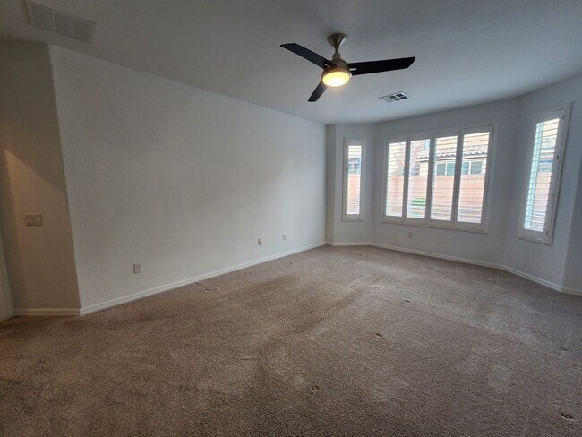 Building Photo - Lovely Single Story Home in Mountains Edge